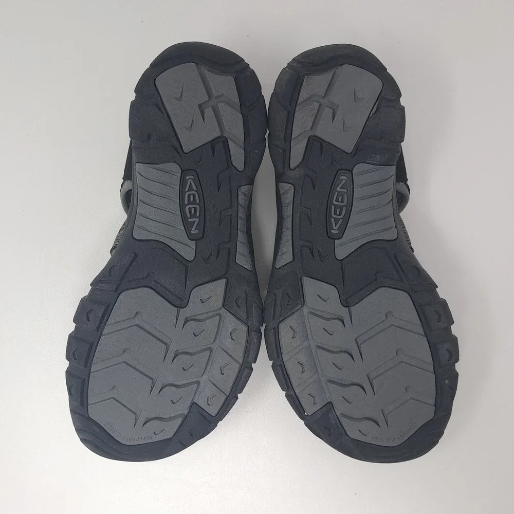Keen Clearwater CNX Black Grey Water Sandals Shoes Mens Size 10.5 M 1022252